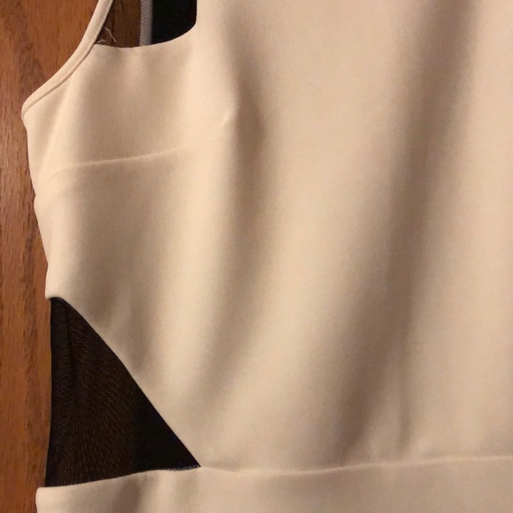 White and black sleeveless dress - Picture 3 of 4